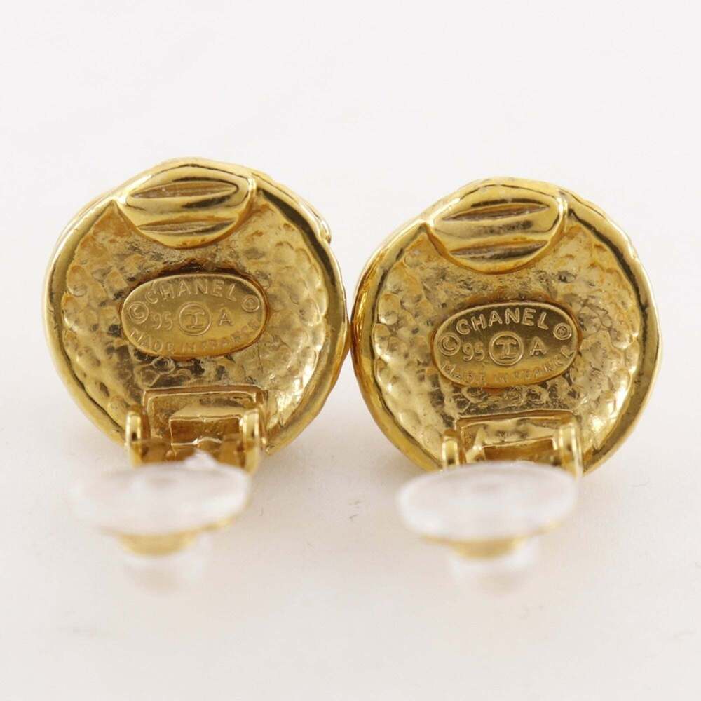 CHANEL Vintage Gold Logo Earrings - Picture 4 of 6